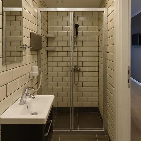 ゲストハウス Utarit